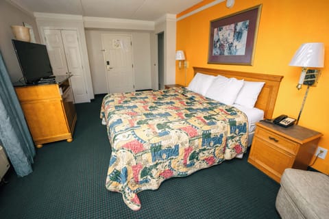 Comfort Room, 1 King Bed | Desk, free WiFi, bed sheets