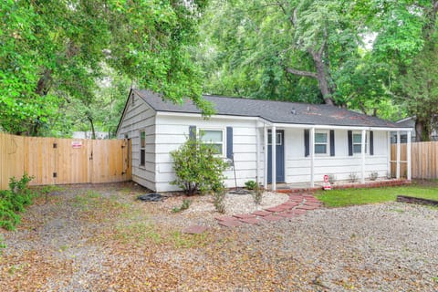 Charleston Vacation Rental | 2BR | 2BA | 960 Sq Ft | 2 Steps Required