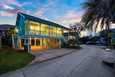 2nd Row, Beach Cottage, 3BR/2BA!