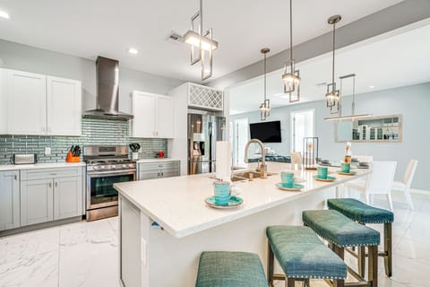 Breakfast Bar | Kitchen