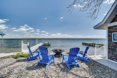 Romulus Vacation Rental | 3BR | 2.5BA | 1,030 Sq Ft | Stairs Required