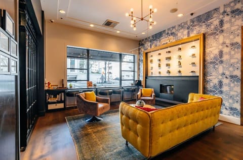 This corner of our lobby offers plush seating in vibrant mustard leather, complemented by contemporary lighting and city views—ideal for casual meetings or simply unwinding.