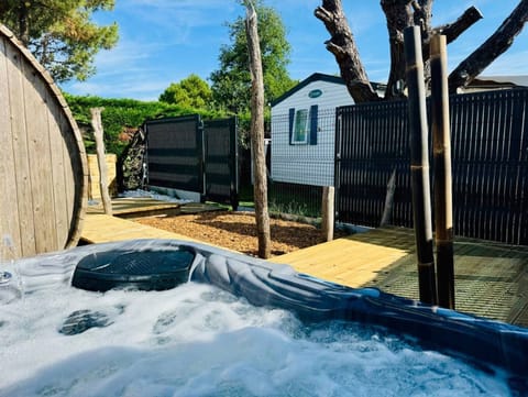 Outdoor spa tub