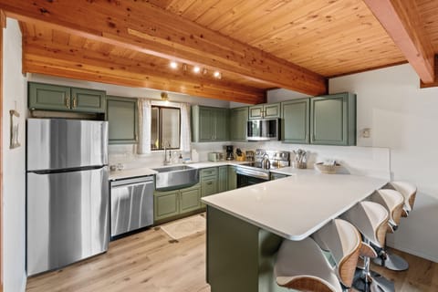 House, 2 Bedrooms, Kitchen | Living area | 52-inch Smart TV with digital channels, Netflix, Hulu