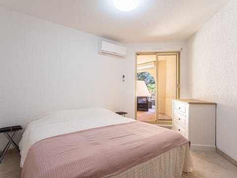 Furniture, Cabinetry, Comfort, Building, Bed, Wood, Shade, Wall, Real Estate