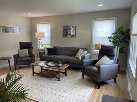 Slow down and stay awhile. Our intentionally designed lounge is the ideal retreat for morning coffee or an evening glass of wine.