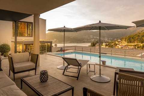 Villa (Five Bedroom Villa with Swimming Pool) | Terrace/patio