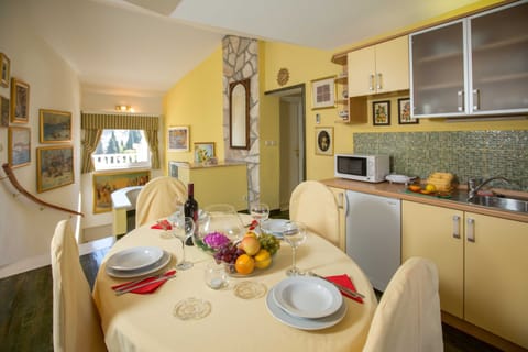 House (Five Bedroom Holiday Home with Balcon) | Private kitchen | Fridge