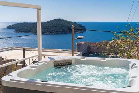 Apartment (Two Bedroom Apartment with Terrace an) | Outdoor spa tub