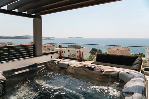 Villa (Three Bedroom Villa with Swimming Poo) | Private spa tub