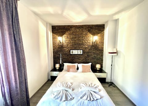 City Apartment | Premium bedding, individually decorated, individually furnished, desk