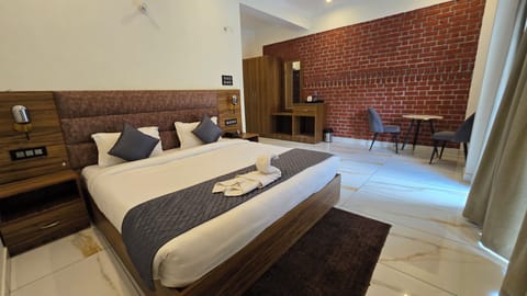 Superior Room, Balcony, Hill View | Desk, laptop workspace, free WiFi