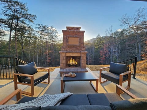Basic Cabin, 4 Bedrooms, Mountain View | 4 bedrooms, iron/ironing board, WiFi (free)