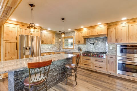 Emily Vacation Rental | 5BR | 3BA | 3,398 Sq Ft | Stairs Required