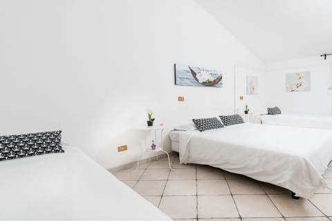 Premium bedding, down comforters, desk, free WiFi