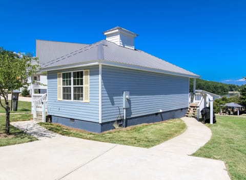 House # 47 Happily Ever After (No Pets) House in Weiss Lake