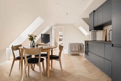 Welcome to Hennebysmauet! 

A place where city-center vibrance blends seamlessly with tranquil, high-end living.
