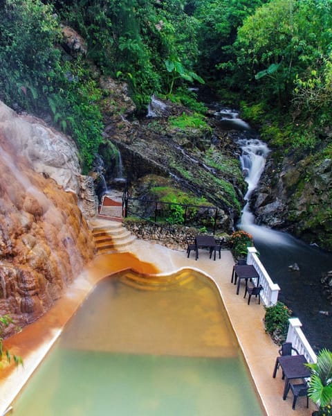 4 outdoor pools