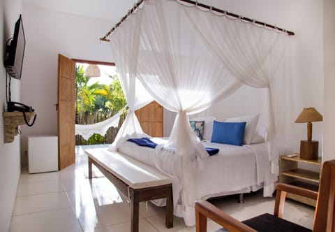Standard Suite, Lanai, Garden View | In-room safe, individually decorated, bed sheets