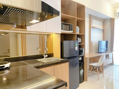 Apartment | Private kitchen | Full-size fridge, stovetop, electric kettle