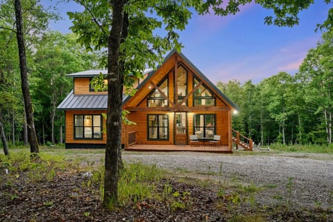 Step into serenity and escape the everyday at our cabin retreat. 🌟🍃