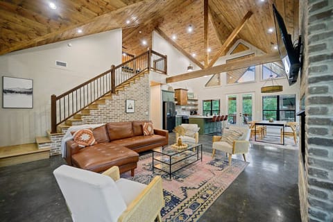 Our living room: the heart of home and the place where memories are made. ❤️🏠