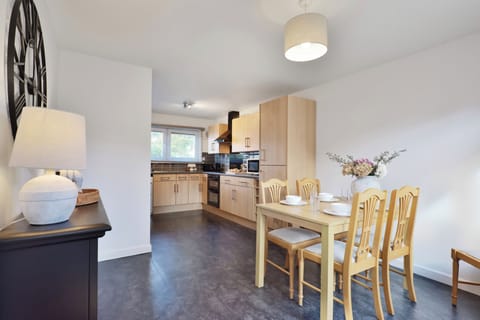 Kitchen / Diner - Seating for 6