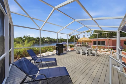 Private lanai, sunloungers, grill, & lagoon view