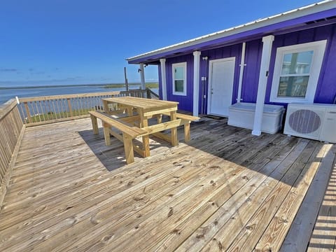 Deck Faces the Bay