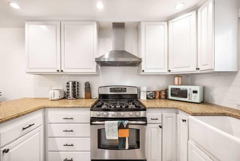 Here is the well updated kitchen