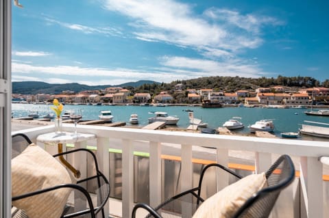 House (Three Bedroom Holiday Home with Sea V) | Balcony