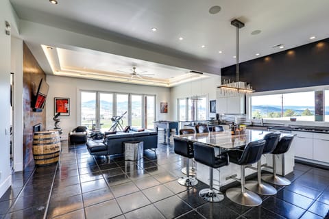 House (5 Bedrooms) | Interior