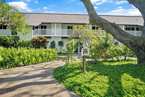 Perfect ground floor entrance.