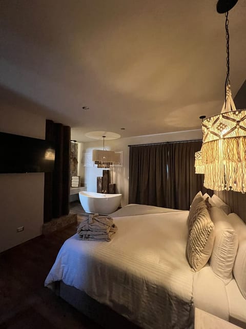 Luxury Room | Premium bedding, free WiFi, bed sheets