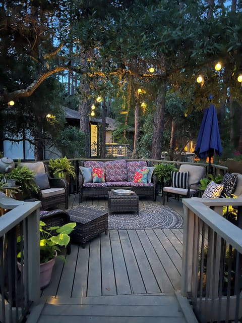 Outdoor elevated deck