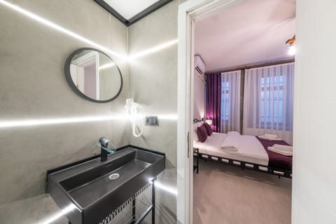 Standard Room | Bathroom | Shower, eco-friendly toiletries, hair dryer, slippers