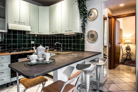 Design Apartment | Private kitchen | Fridge, oven, stovetop, cookware/dishes/utensils