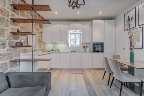 Deluxe Apartment | Living area | 100-cm flat-screen TV with cable channels, Netflix, streaming services
