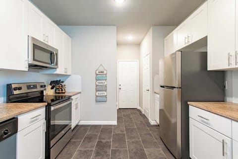 Fully stocked kitchen with amenities for cooking