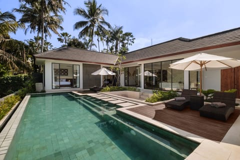 Outdoor pool, pool umbrellas, sun loungers