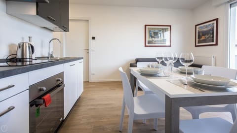 Apartment (1 Bedroom) | Dining room