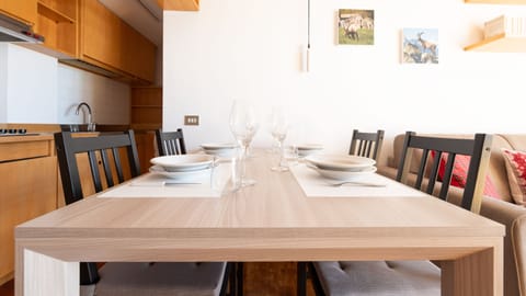 Apartment (1 Bedroom) | Dining room