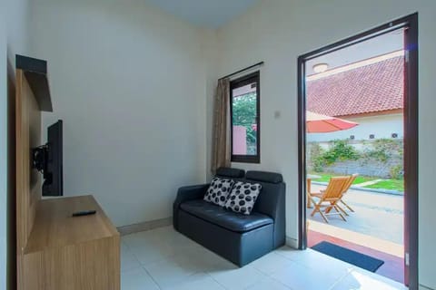 Family Triple Room | Living area