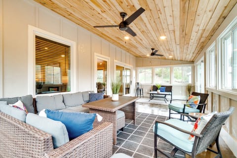 Yankton Vacation Rental | 5BR | 3BA | 3,000 Sq Ft | 4 Steps Required