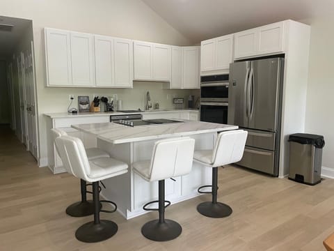 Kitchen with 4 burner cooktop, dishwasher, microwave/wall oven combo and Fridge