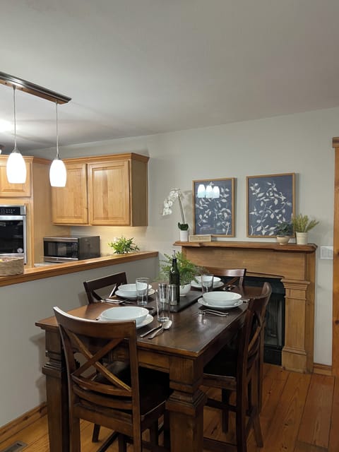 The Hidden Gem dining room