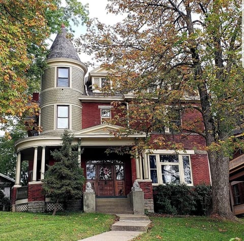 Victorian house up exterior steps. Once inside, common area leads to 3 units