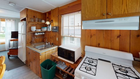 Cottage #9, Two bedroom, Double Bed in each room, Lake view, Kitchen | Individually decorated, individually furnished, free WiFi, bed sheets