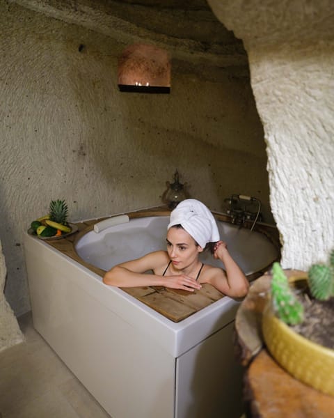 Deluxe Cave Room | Bathroom | Designer toiletries, hair dryer, slippers, towels