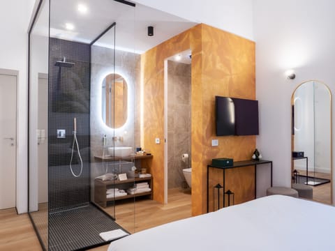 Grand Suite | Bathroom | Eco-friendly toiletries, hair dryer, slippers, bidet